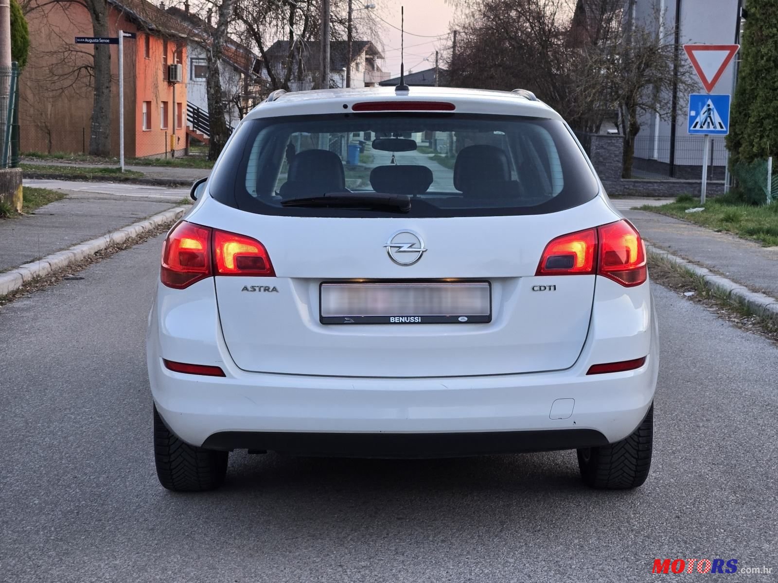 2012' Opel Astra Karavan photo #5