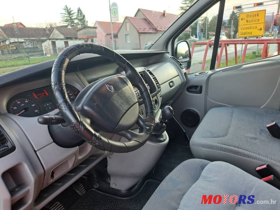 2005' Renault Trafic Kombi photo #6