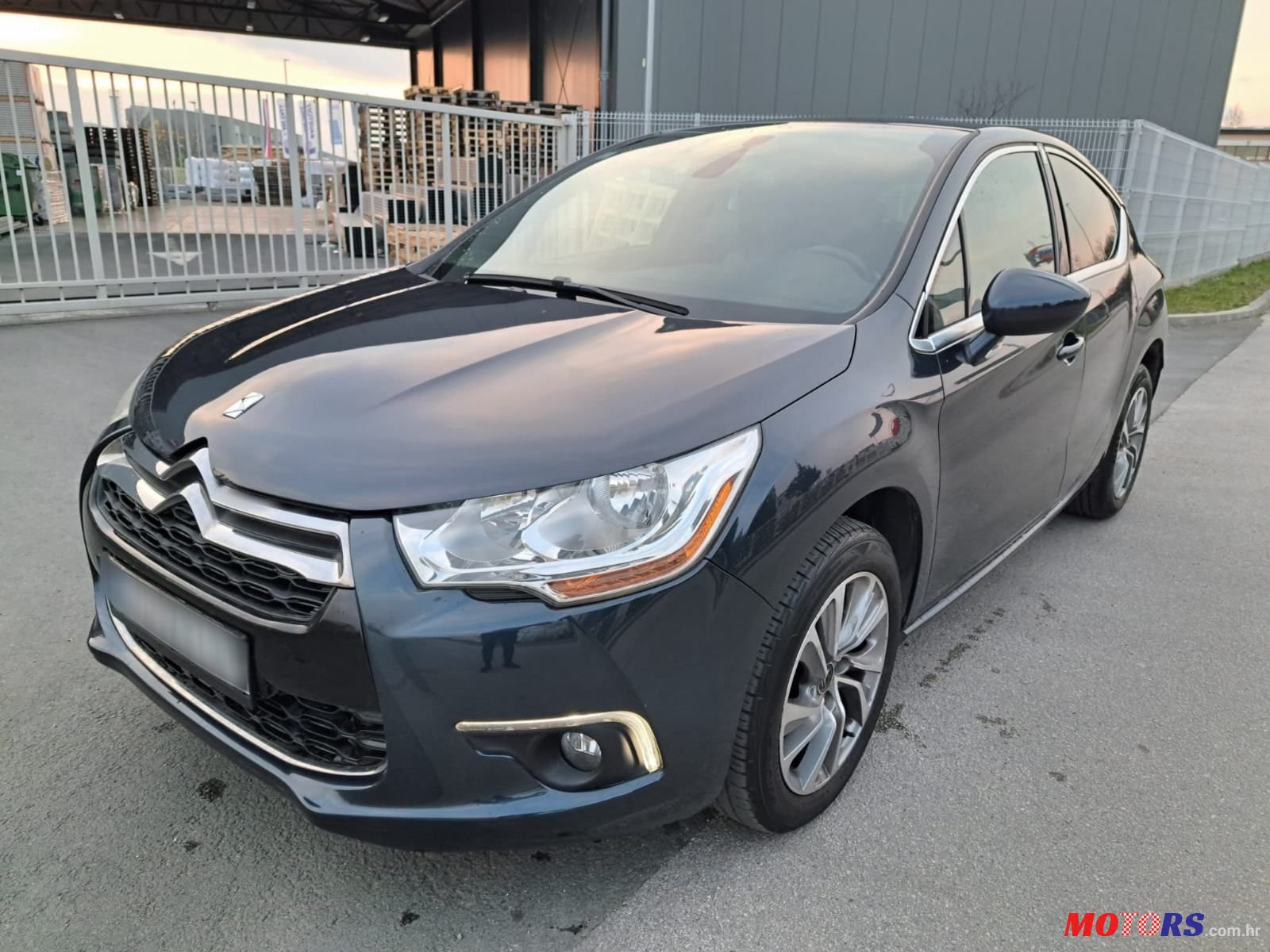 2015' Citroen DS4 1,6 E-Hdi photo #2