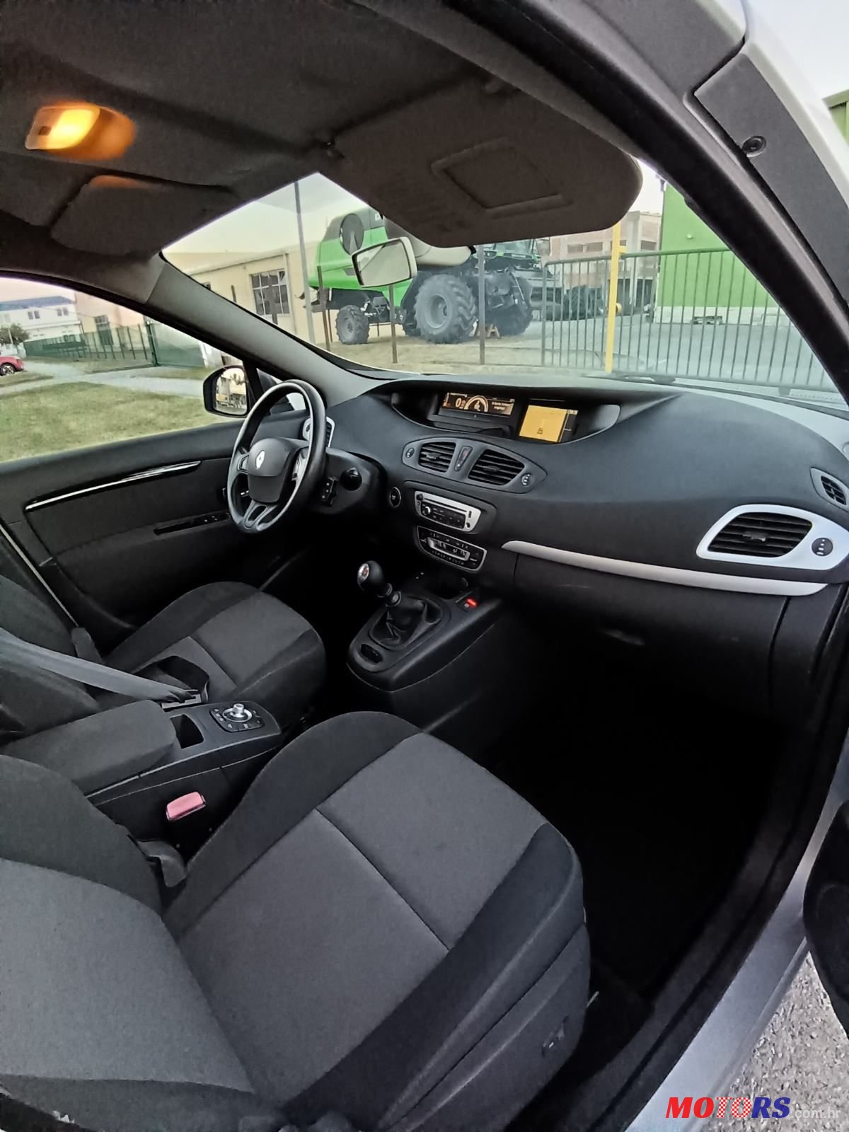 2014' Renault Megane Scenic 1.5Dci photo #6