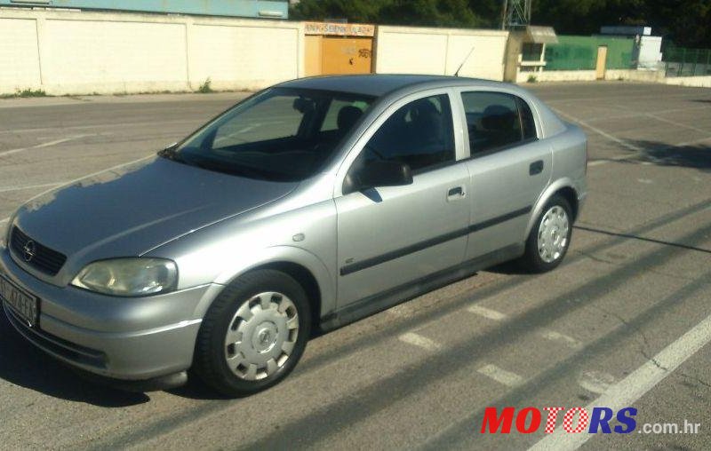 2004' Opel Astra Classic 1.7 Cdti photo #2