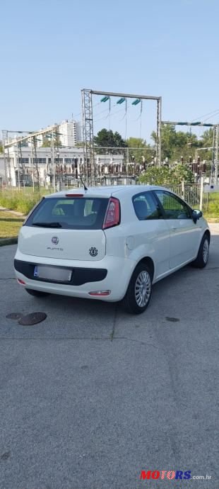 2011' Fiat Punto Evo photo #3