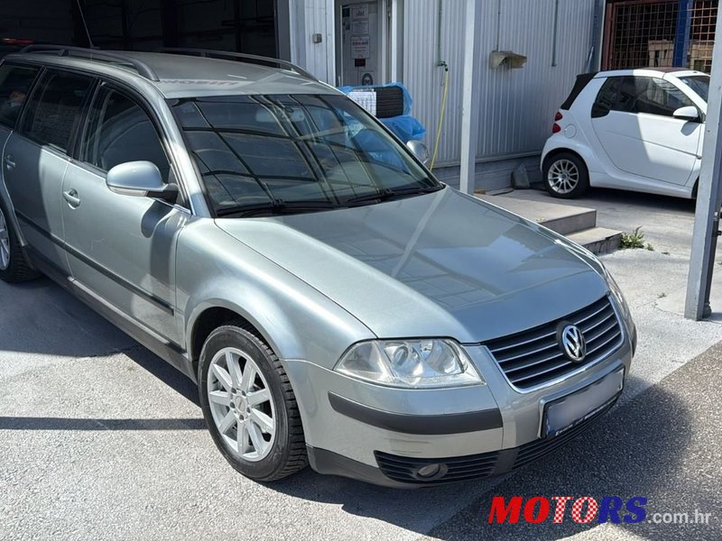 2004' Volkswagen Passat Variant photo #2