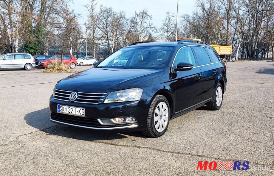 2011' Volkswagen Passat Variant photo #1