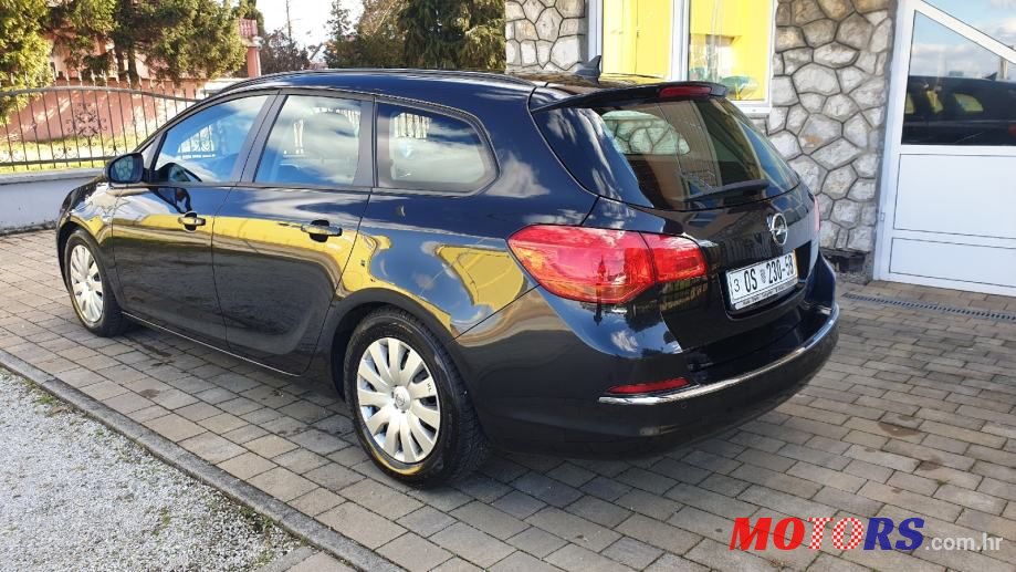 2016' Opel Astra Karavan photo #4