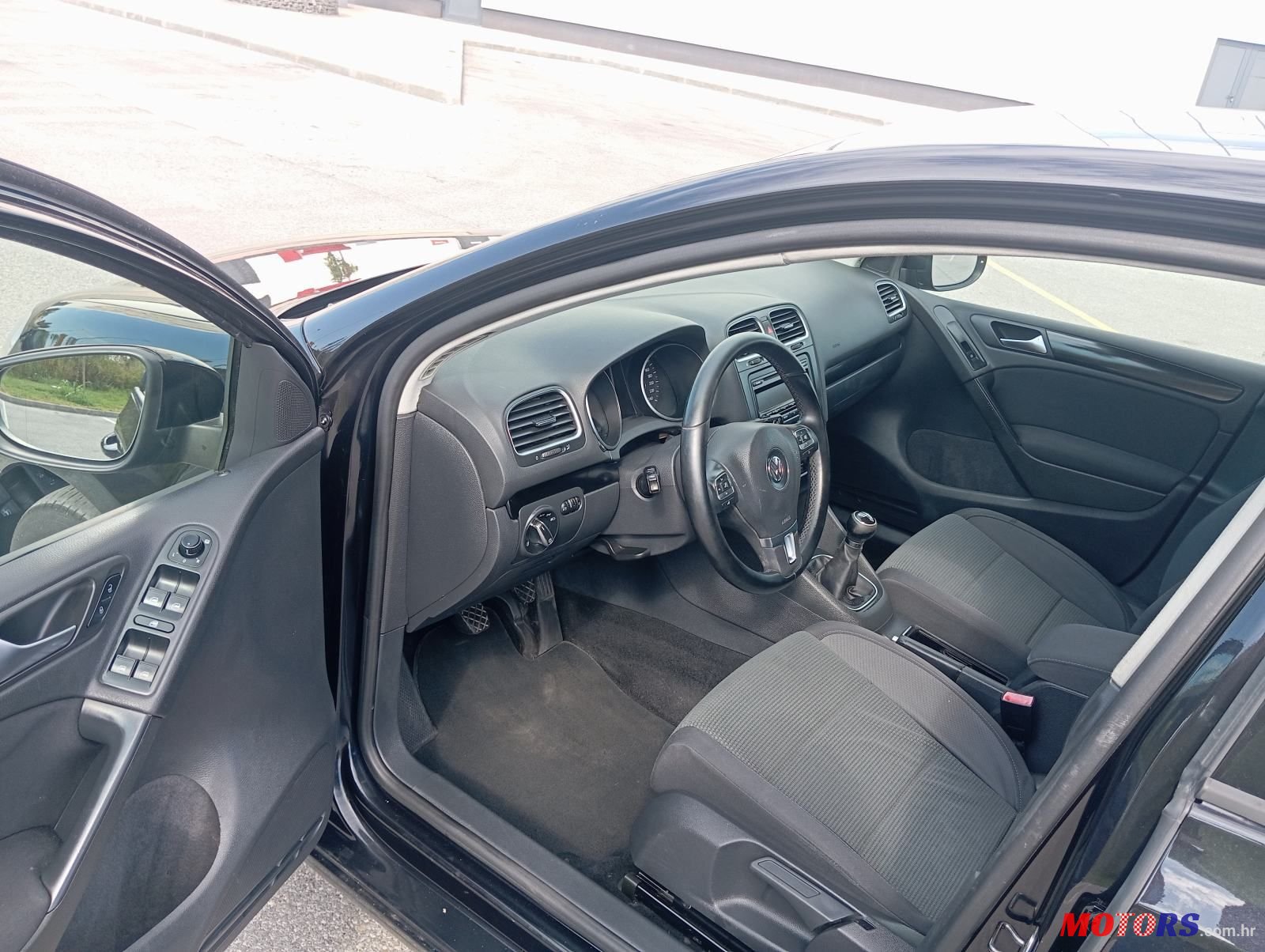 2010' Volkswagen Golf VI 1,6 Tdi photo #5