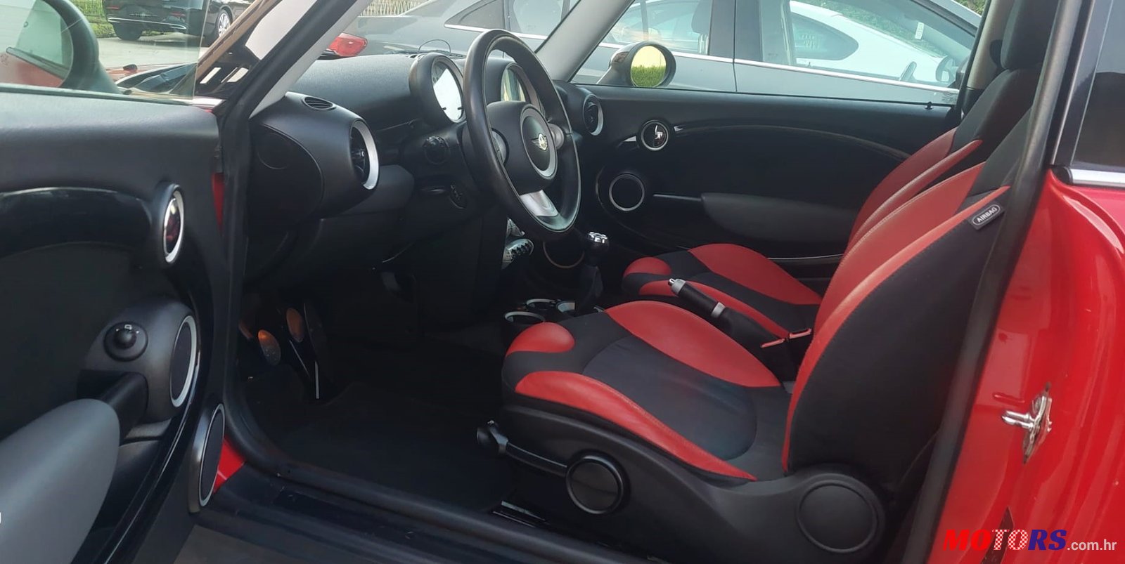 2008' MINI Cooper D photo #5