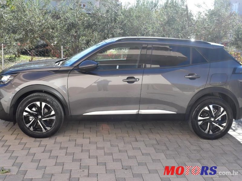 2021' Peugeot 2008 1,2 Puretech photo #4