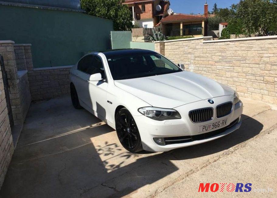 2010' BMW 5 Series 535I photo #2