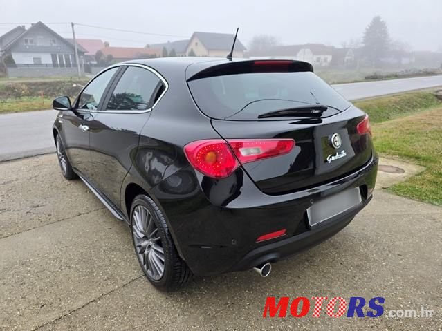 2013' Alfa Romeo Giulietta photo #6