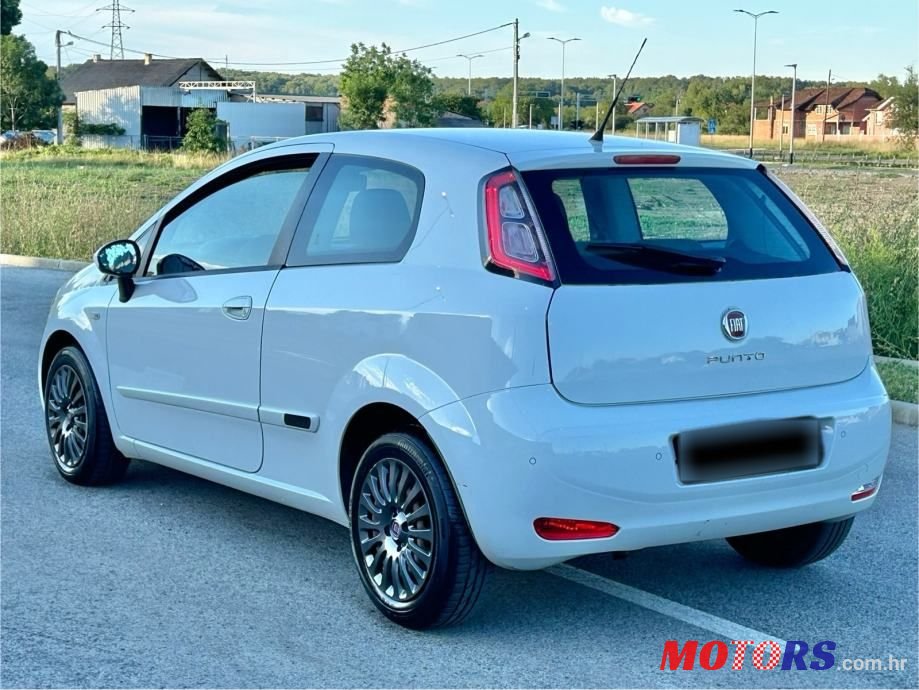 2013' Fiat Punto 1,3 Multijet 16V photo #2