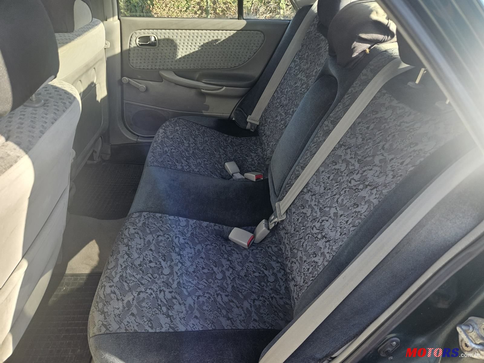 2002' Mazda 626 2,0Cditd photo #2