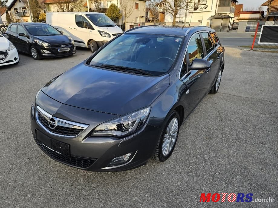 2011' Opel Astra Karavan photo #1