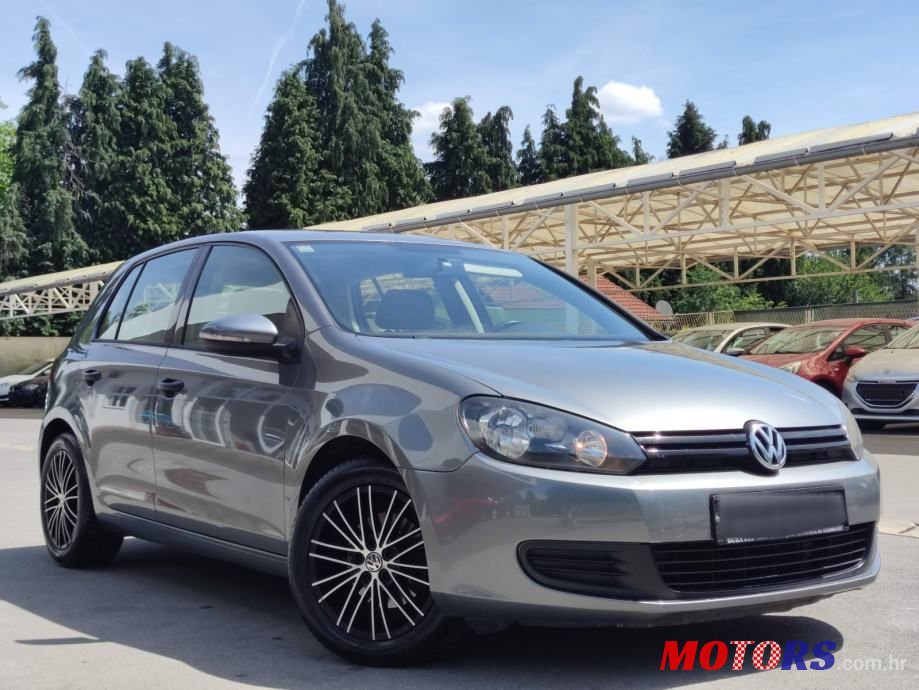 2011' Volkswagen Golf VI 1,6 Tdi photo #2