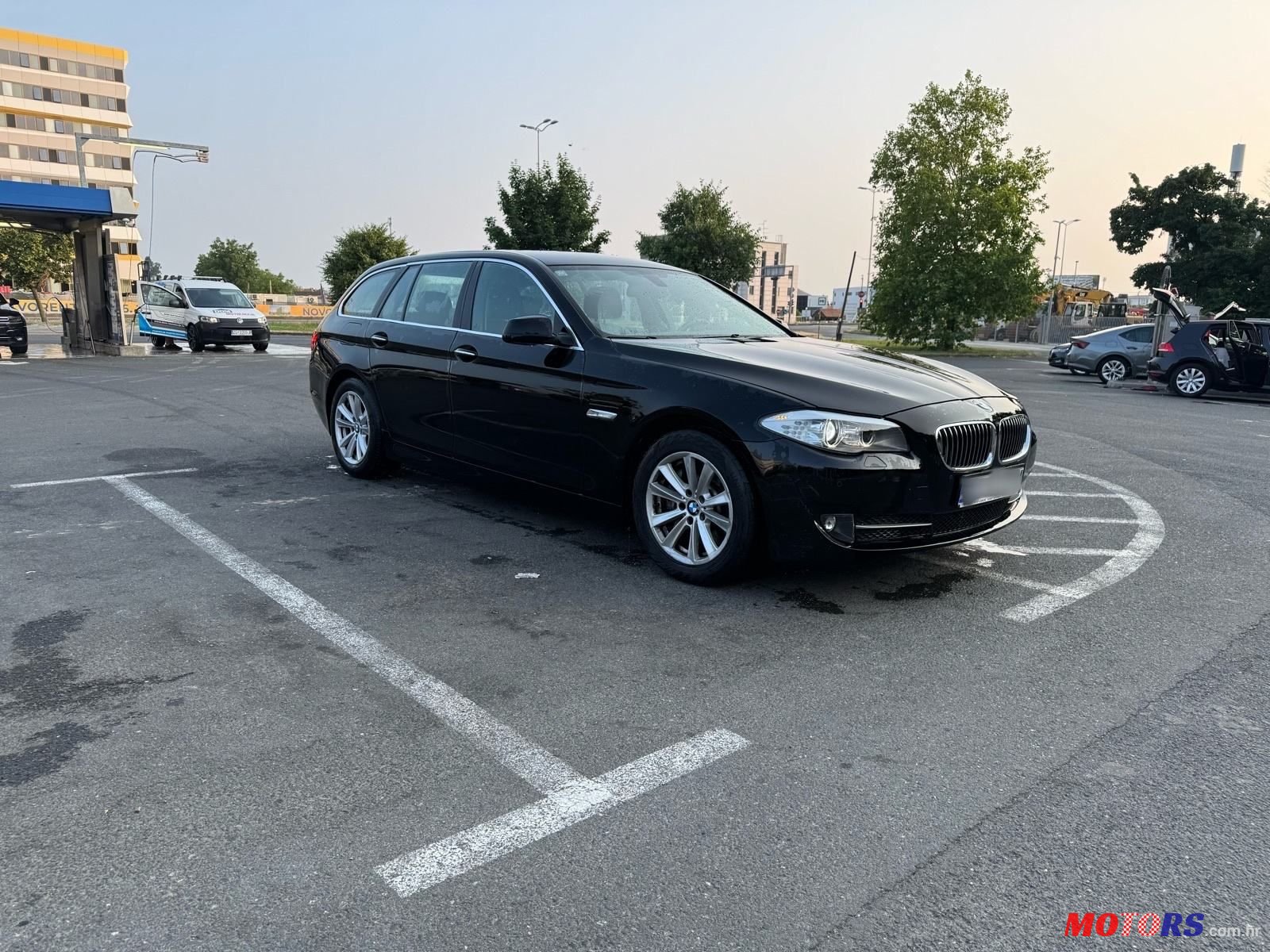 2013' BMW Serija 5 Touring 525Xd photo #2