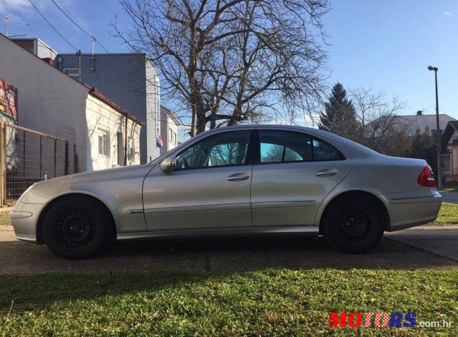 2004' Mercedes-Benz E-Class 270 Cdi photo #2