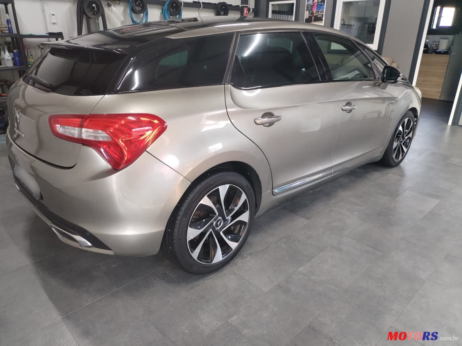 2013' Citroen DS5 Hybrid photo #2