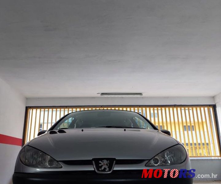 2001' Peugeot 206 1.6 16V Sport photo #2