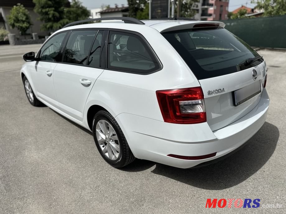 2020' Skoda Octavia 1.6Tdi photo #3