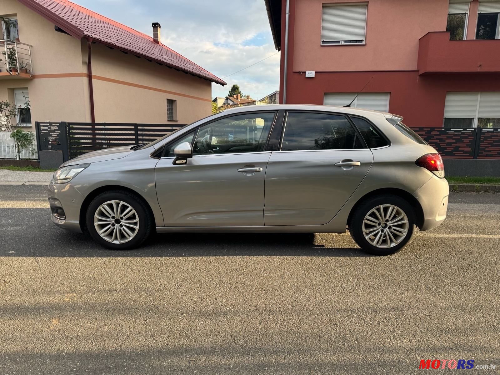 2016' Citroen C4 1,6 120 S&S photo #6