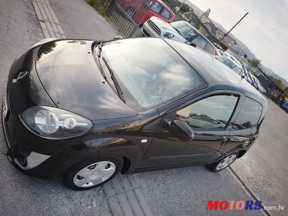 2011' Renault Twingo photo #5