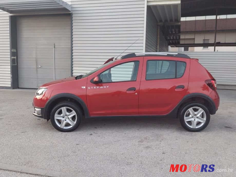 2014' Dacia Sandero photo #2