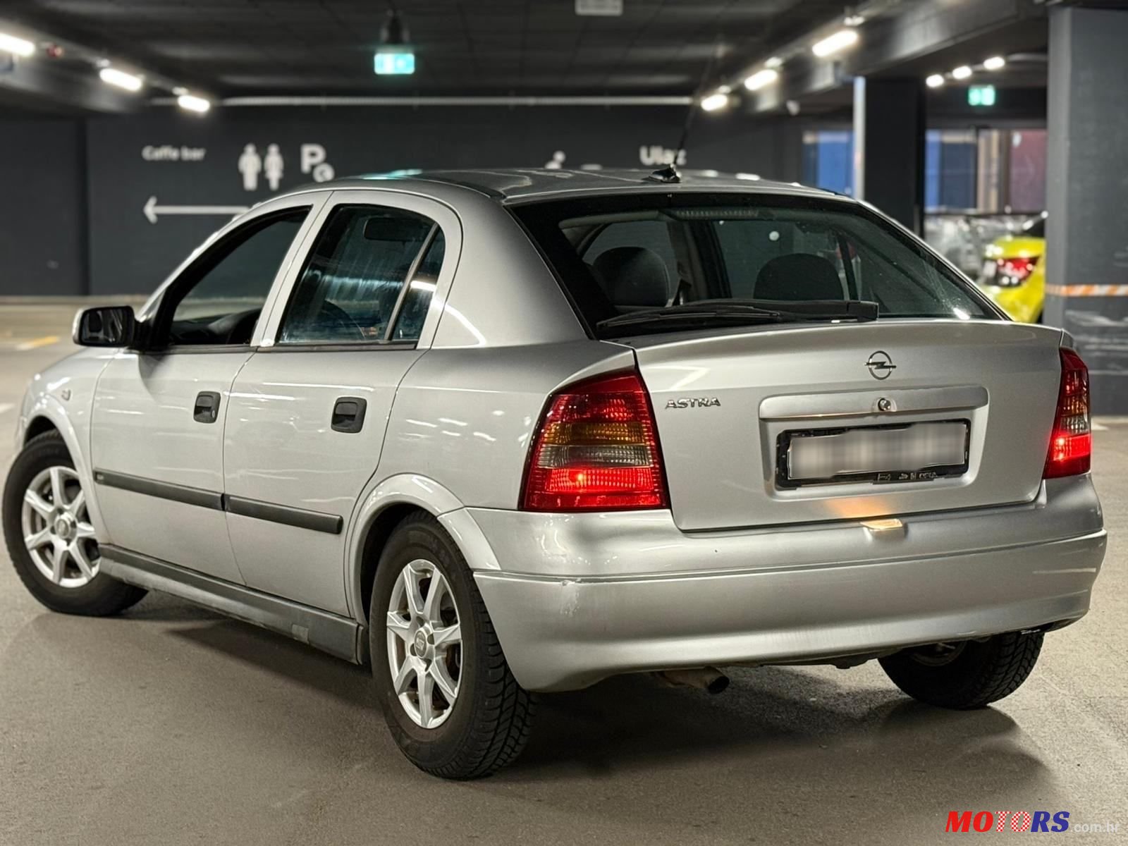 2004' Opel Astra Classic photo #1