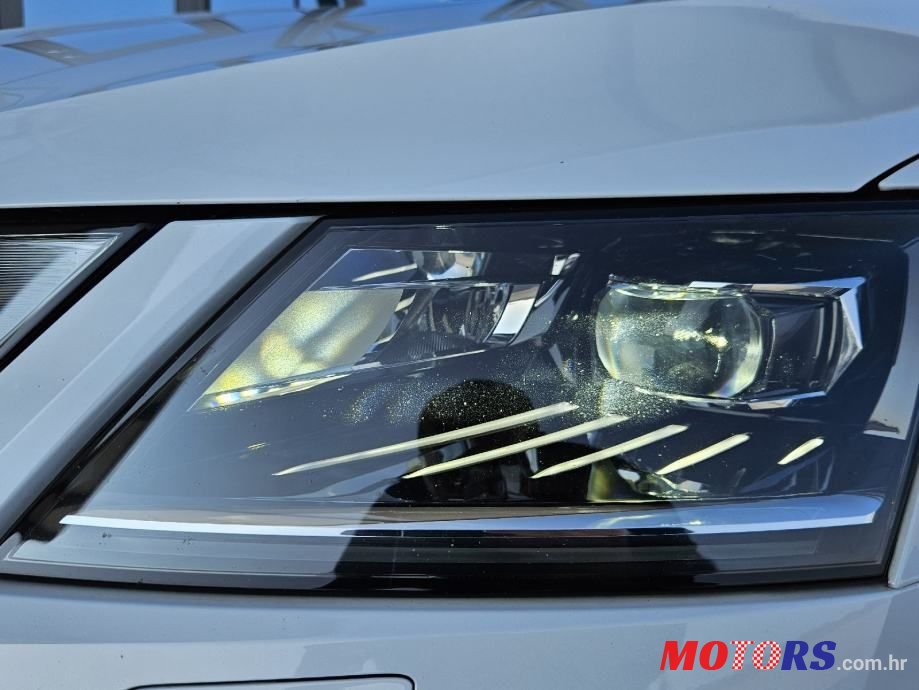 2019' Skoda Octavia Combi photo #2