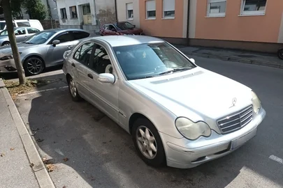 2001' Mercedes-Benz C-Klasa 220