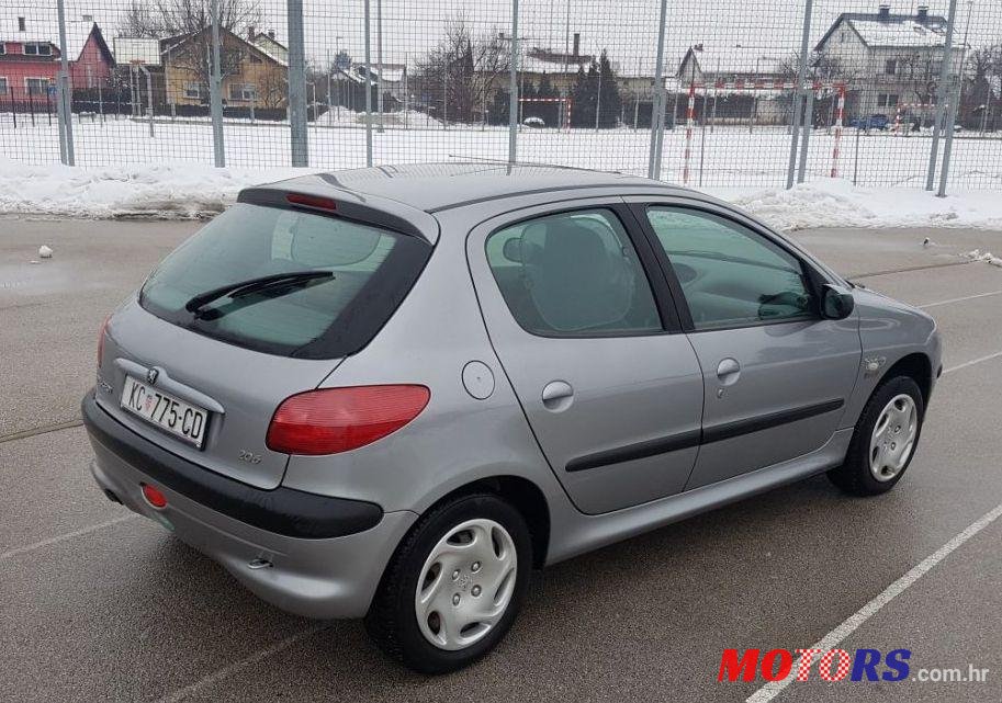 2002' Peugeot 206 206 1,1 photo #1