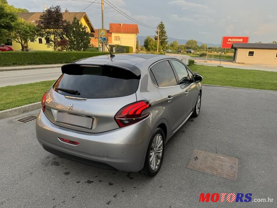 2020' Peugeot 208 1,5 Bluehdi photo #2