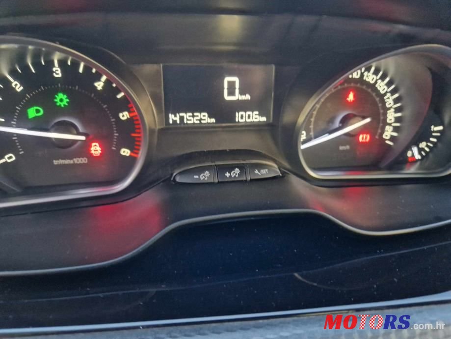 2018' Peugeot 2008 1,5 Bluehdi photo #3