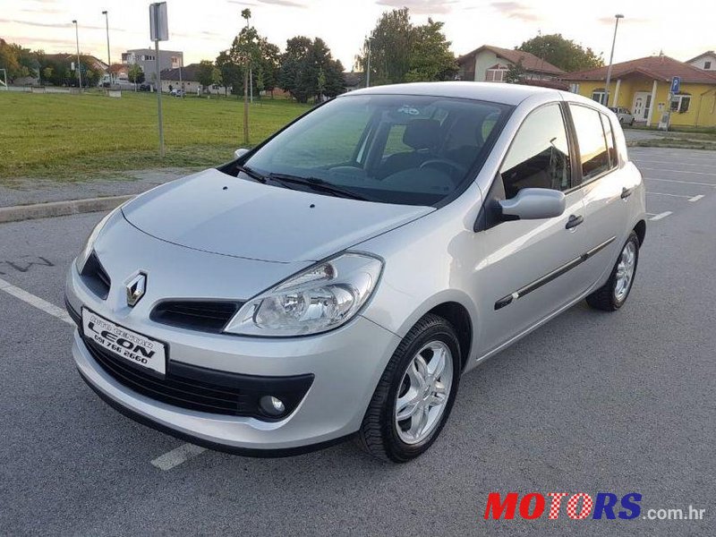 2005' Renault Clio 1,5 Dci photo #1