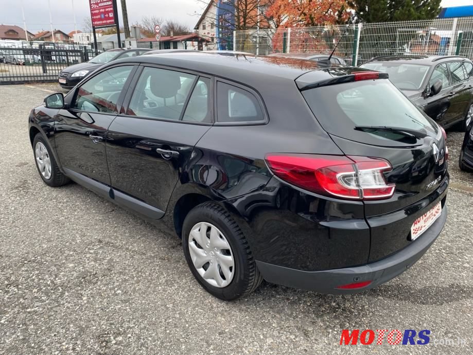 2011' Renault Megane Grandtour photo #2