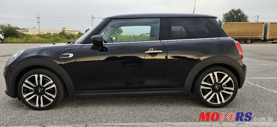 2021' MINI Cooper photo #5