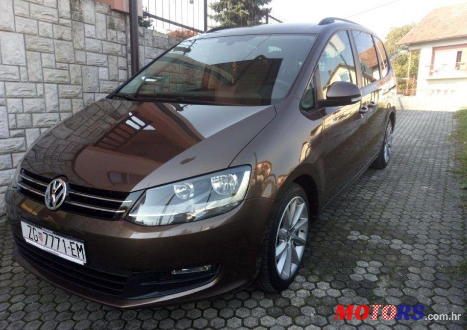 2011' Volkswagen Sharan 2,0 Tdi Bmt photo #1