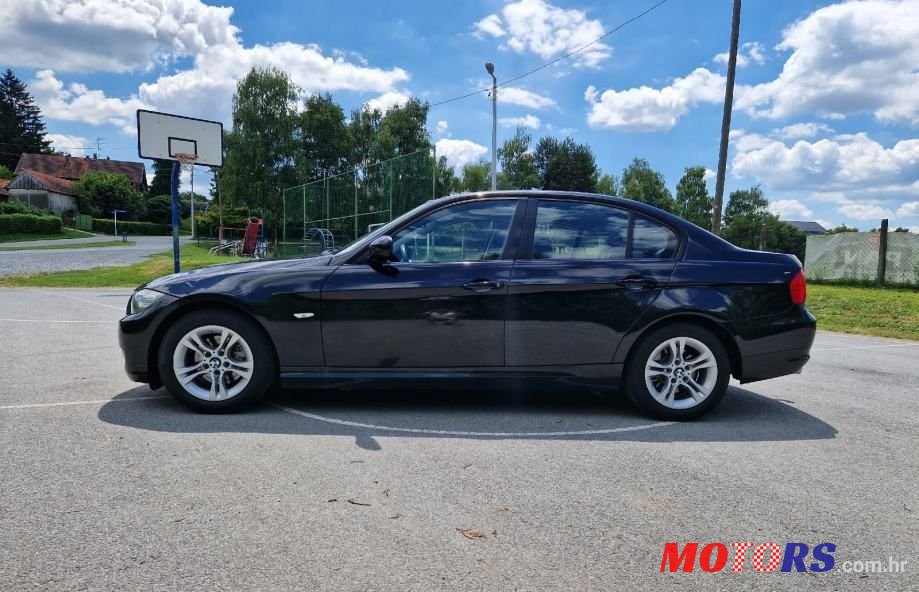 2010' BMW Serija 3 316D photo #6