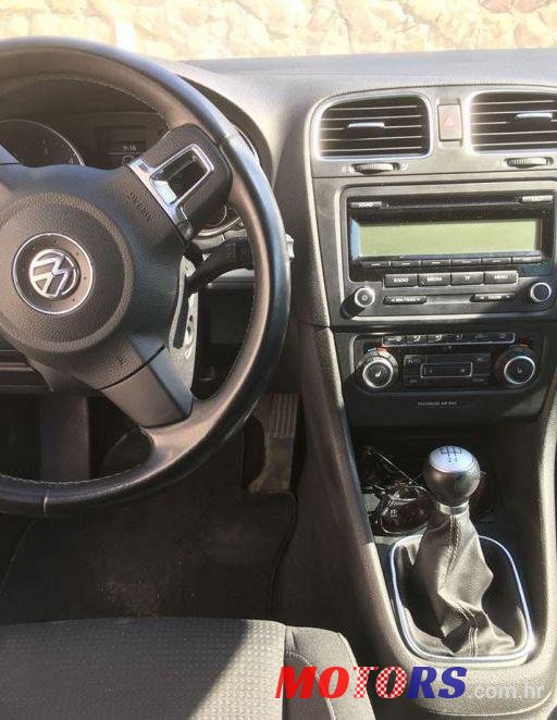 2010' Volkswagen Golf VI 1,6 Tdi photo #2