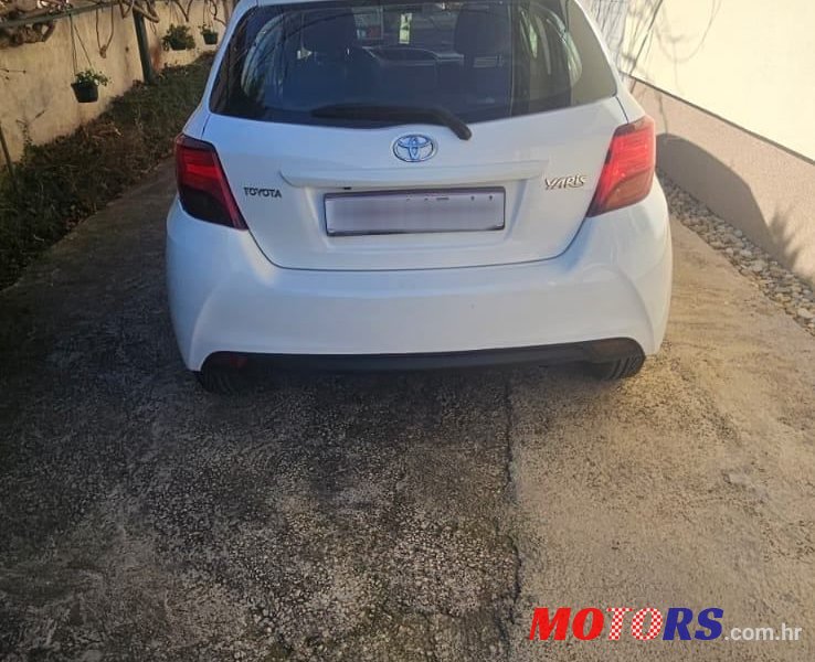 2015' Toyota Yaris 1,3 3 Vvt-I Sol photo #2