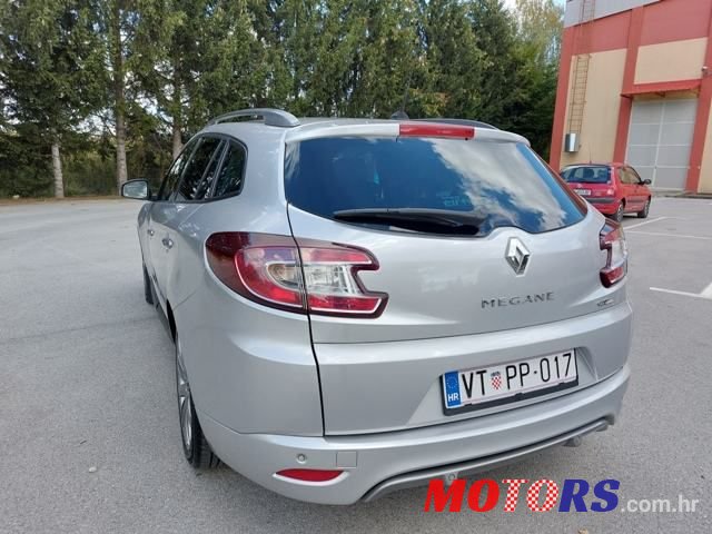 2010' Renault Megane Grandtour photo #6