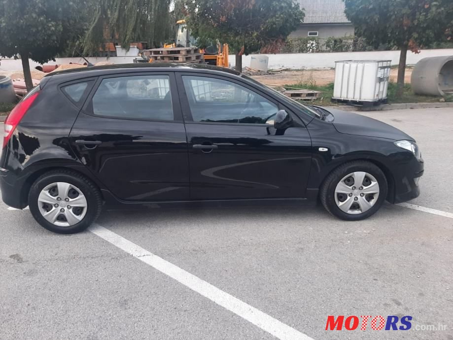 2011' Hyundai i30 photo #4