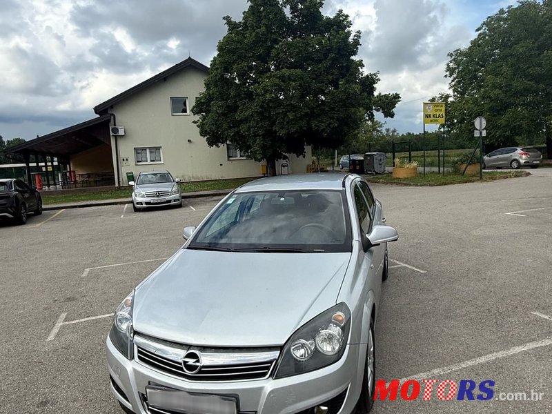 2012' Opel Astra 1,6 Classic photo #1