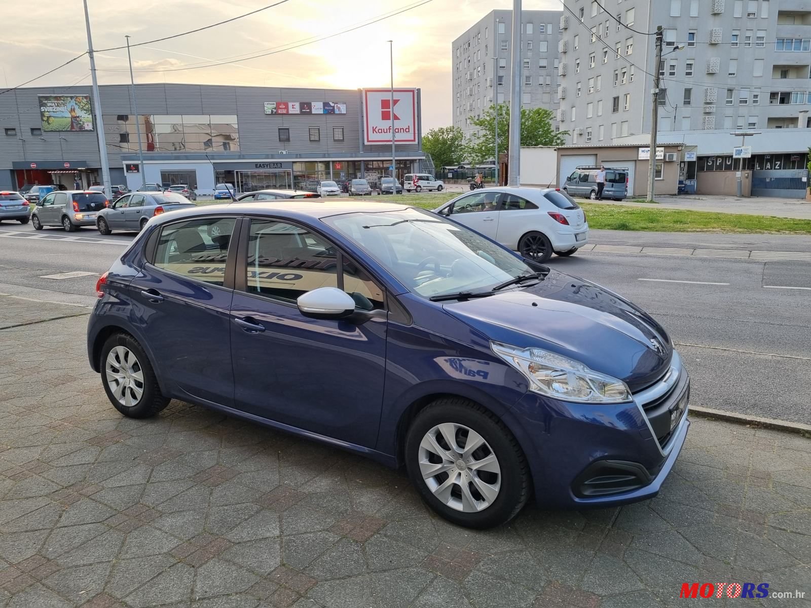 2018' Peugeot 208 1,2 Puretech photo #5
