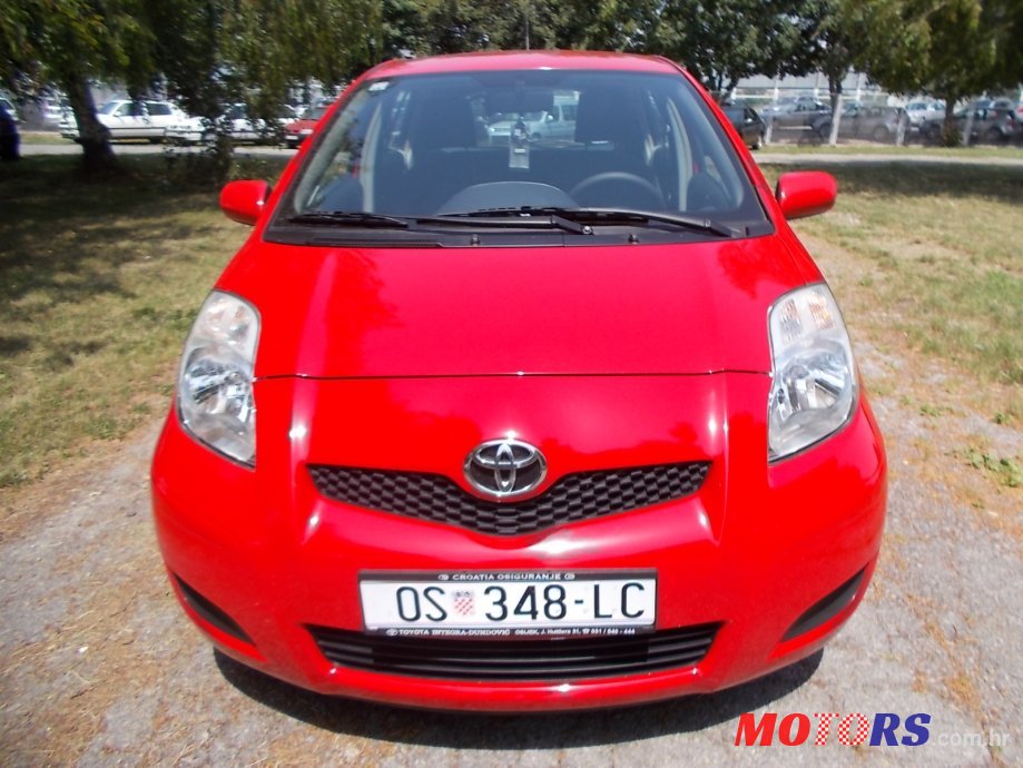 2010' Toyota Yaris photo #2