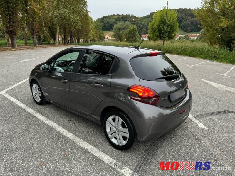 2019' Peugeot 208 1,2 Puretech photo #3