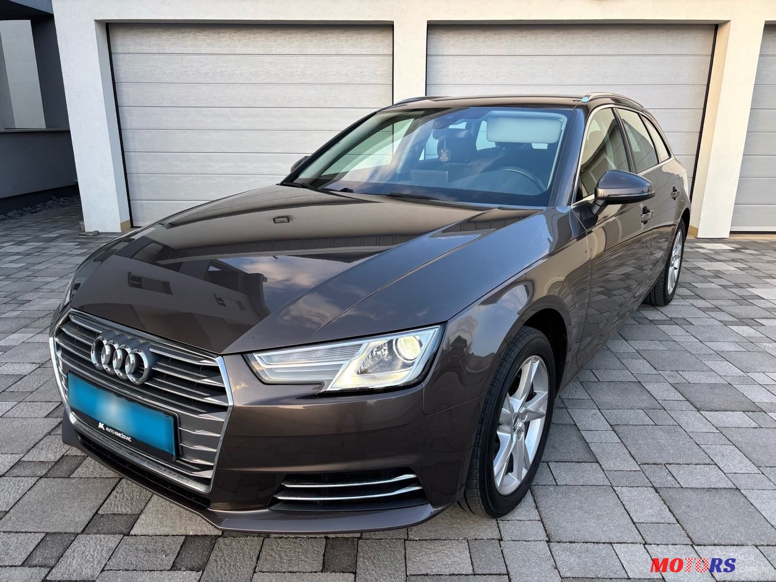 2016' Audi A4 Avant photo #2