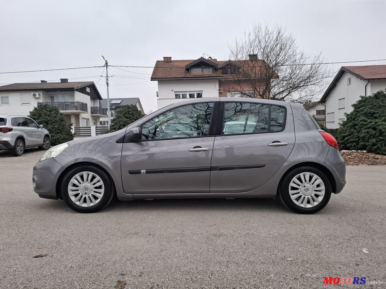 2010' Renault Clio photo #1