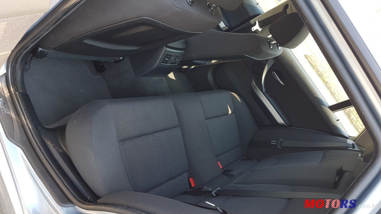 2009' BMW 318d photo #5