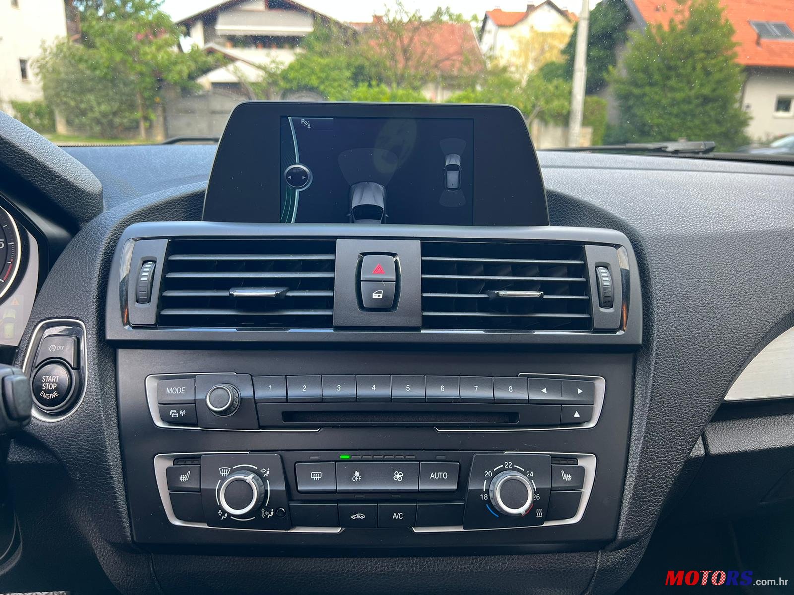 2012' BMW 1 Series 5 Door photo #6