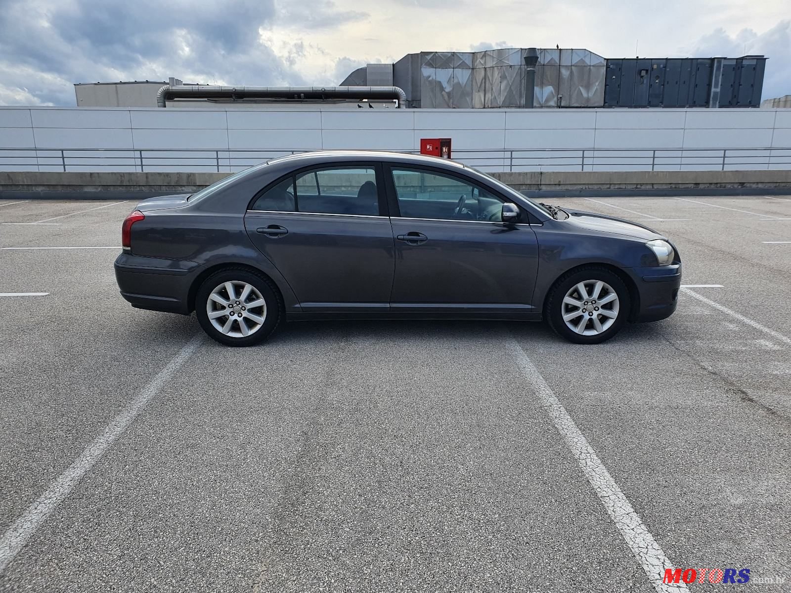 2003' Toyota Avensis 2,0 D-4D photo #6